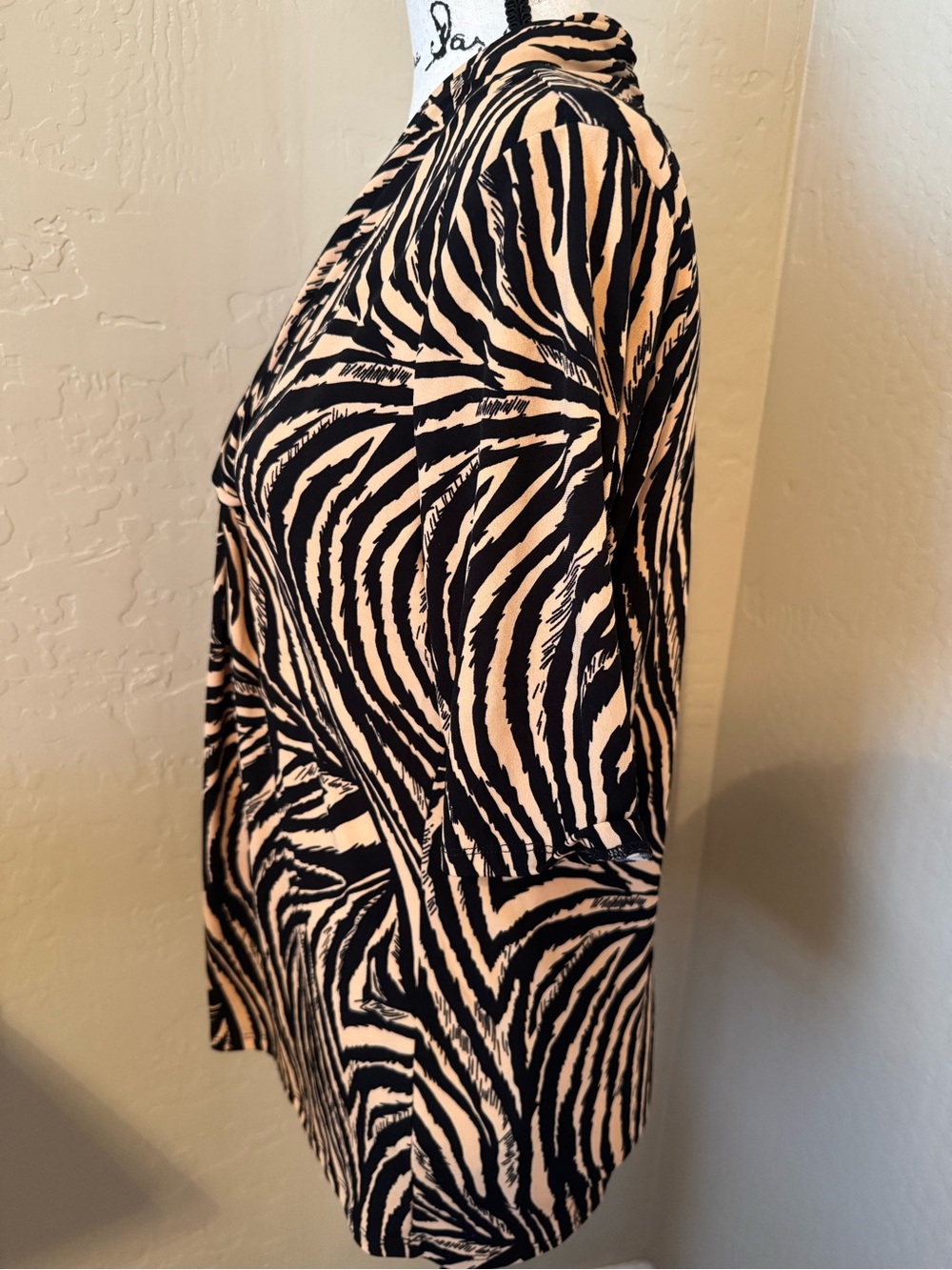 Carmen Marc Valvo Women's Short Sleeve Blouse Tiger Print Medium - Picture 7 of 10